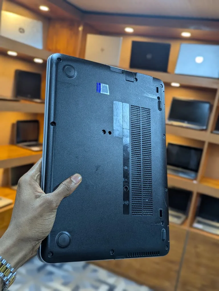 HP EliteBook 820 G3 Touchscreen Thumbnail 11