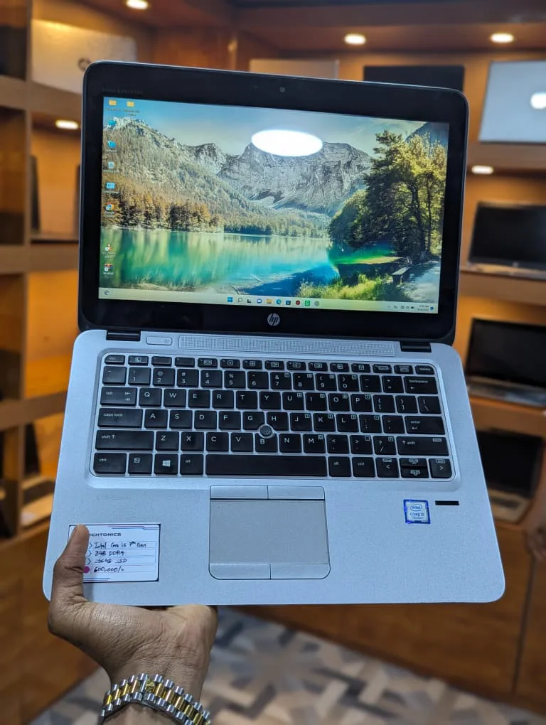 HP EliteBook 820 G4 Touchscreen Thumbnail 2