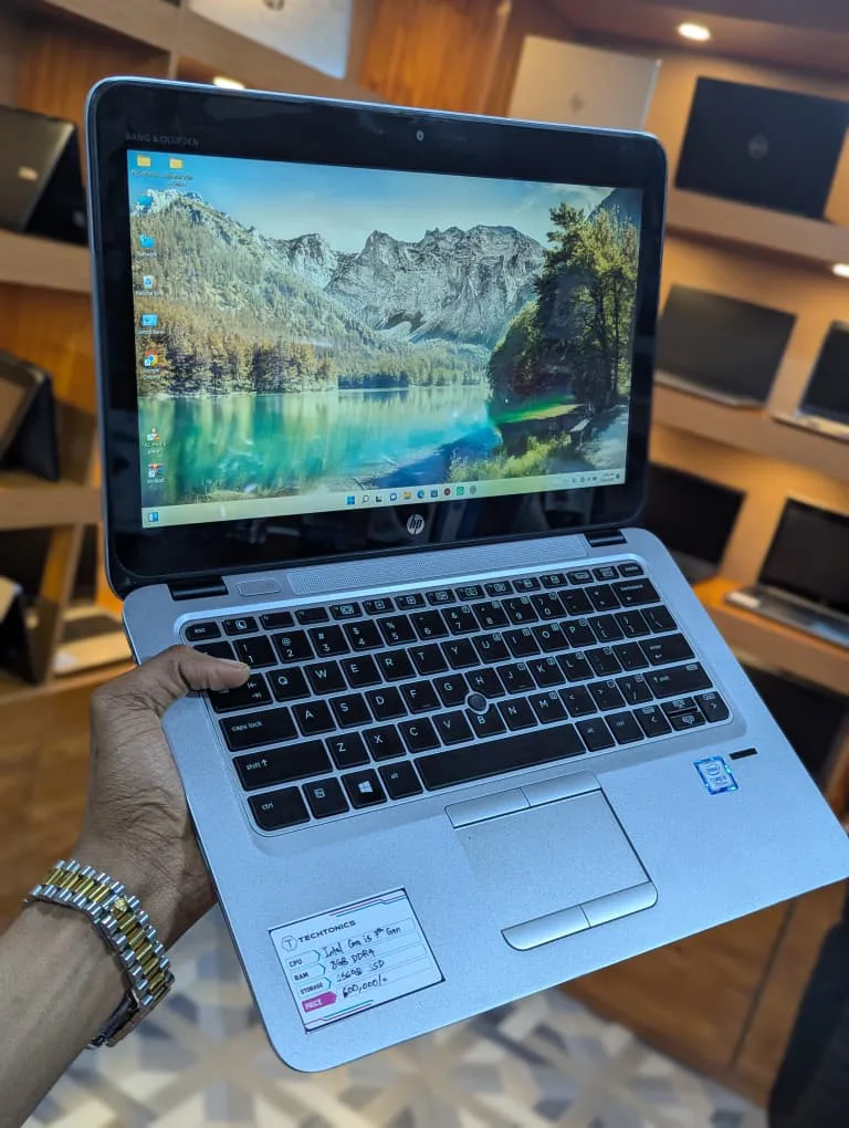 HP EliteBook 820 G4 Touchscreen Thumbnail 6
