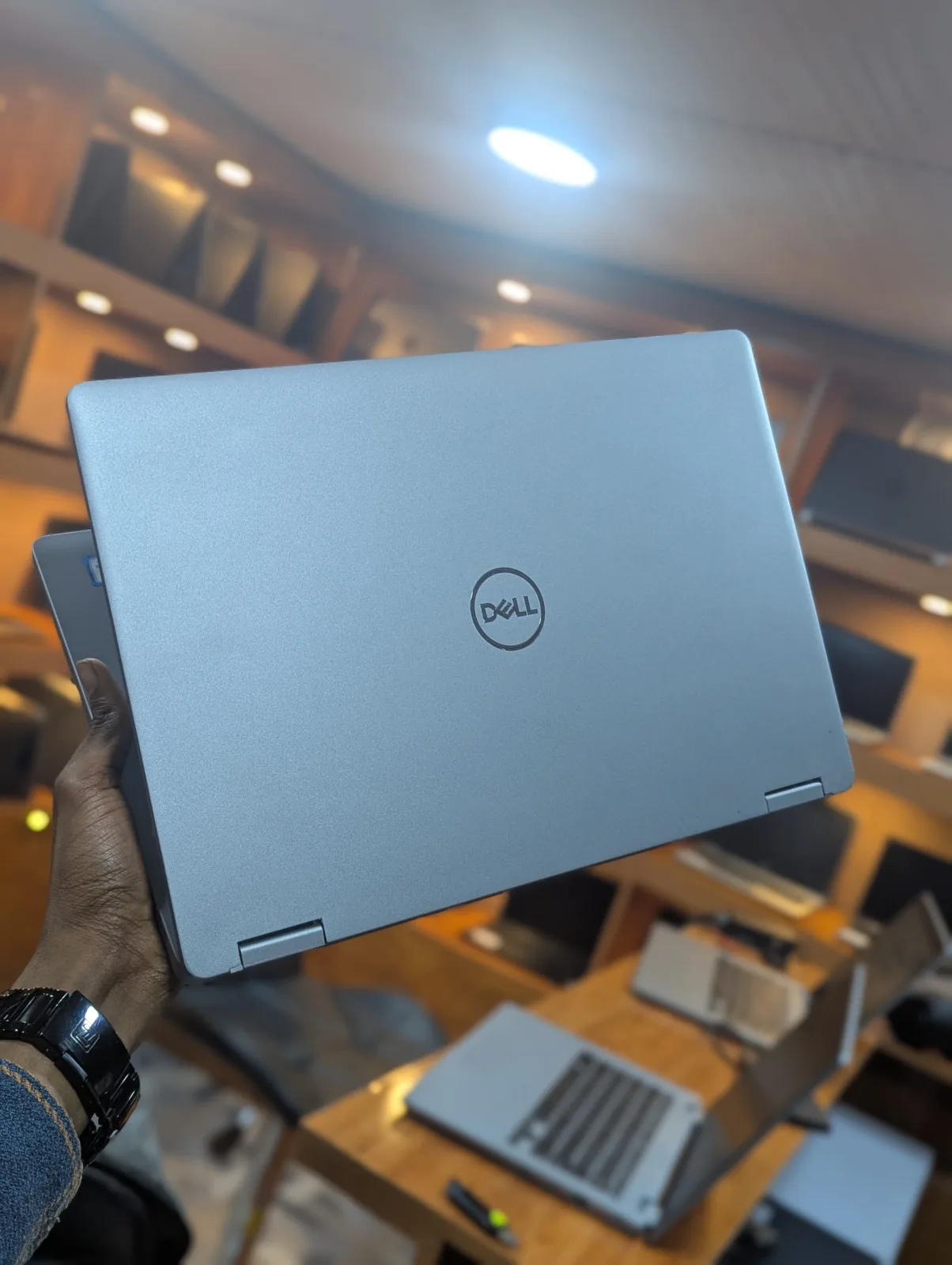 Dell Latitude 3310 2 in 1 Touch Thumbnail 2
