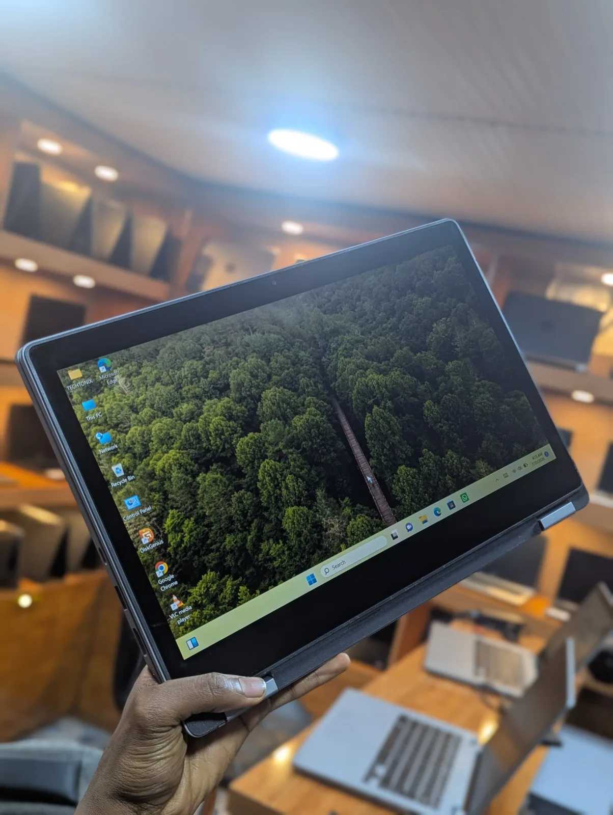 Dell Latitude 3310 2 in 1 Touch Thumbnail 3