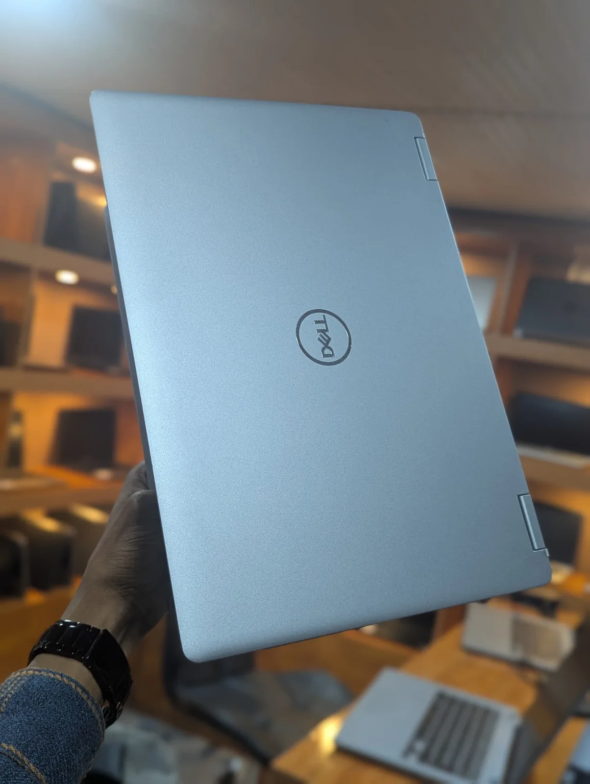 Dell Latitude 3310 2 in 1 Touch Thumbnail 4