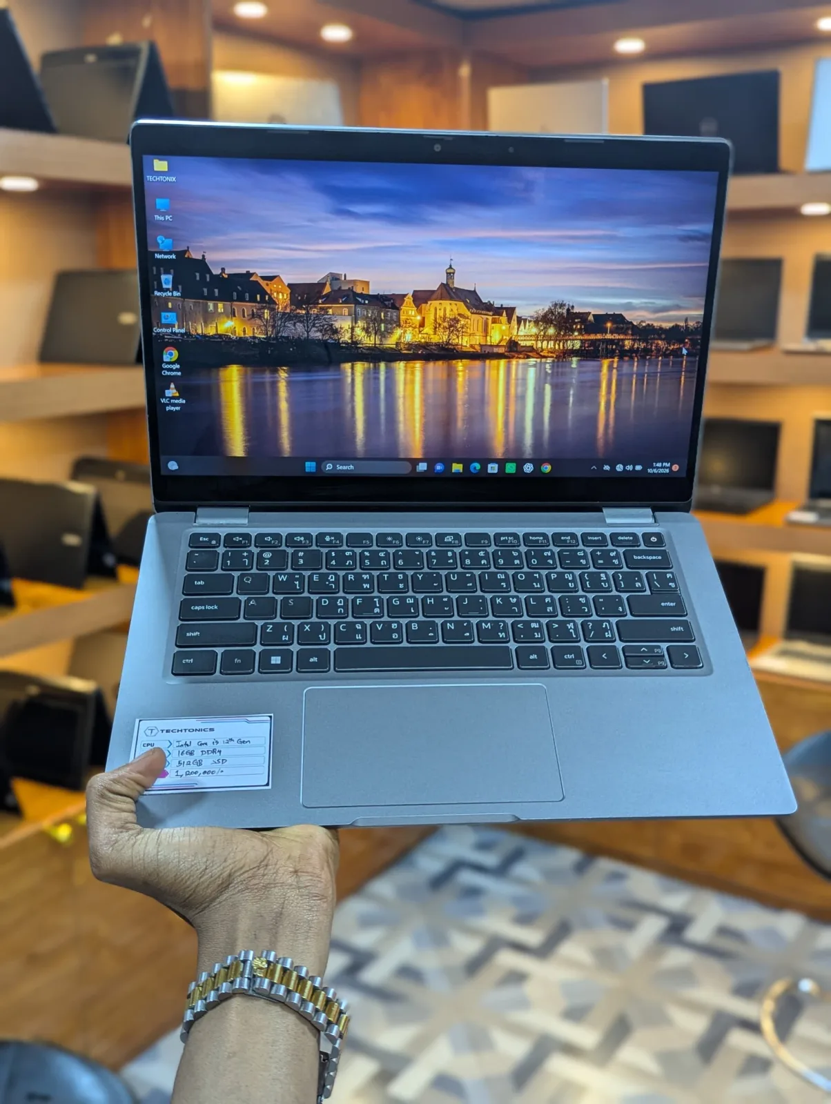 Dell latitude 5330 2-in-1 Touchscreen Thumbnail 2