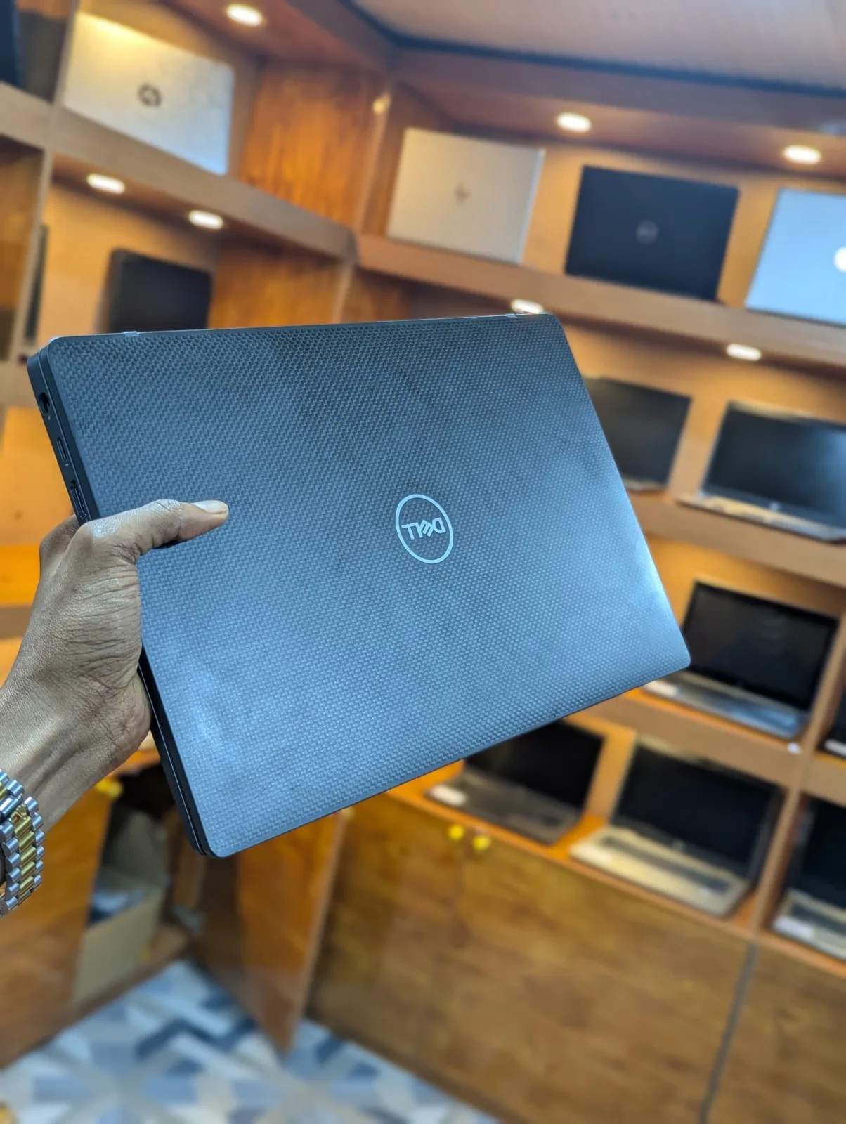 Dell Latitude 7400 i5 Thumbnail 2