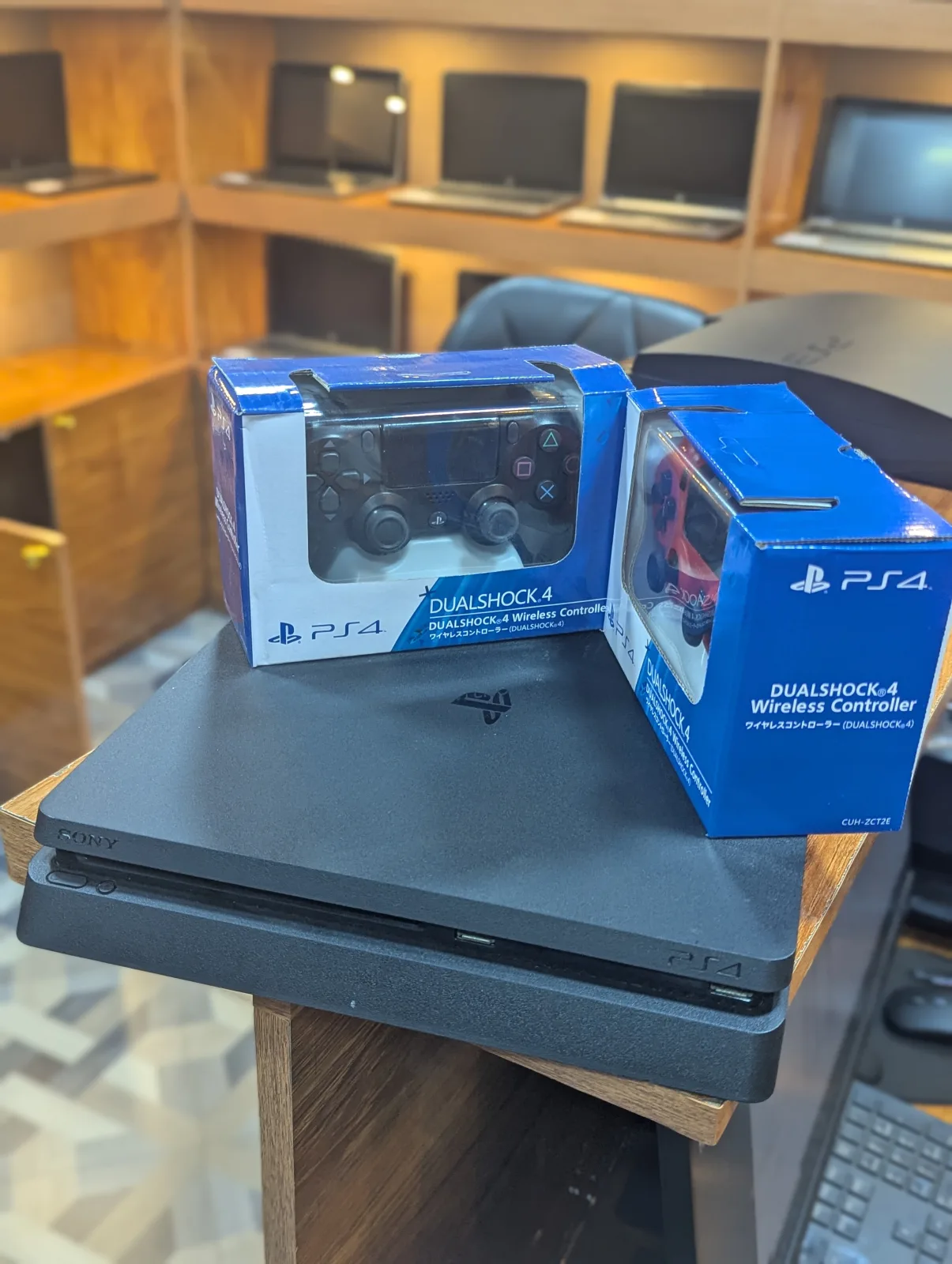 Playstation 4 (PS4) Slim Complete 7 Games Installed 2 Gamepads Controllers All Cables Thumbnail 3