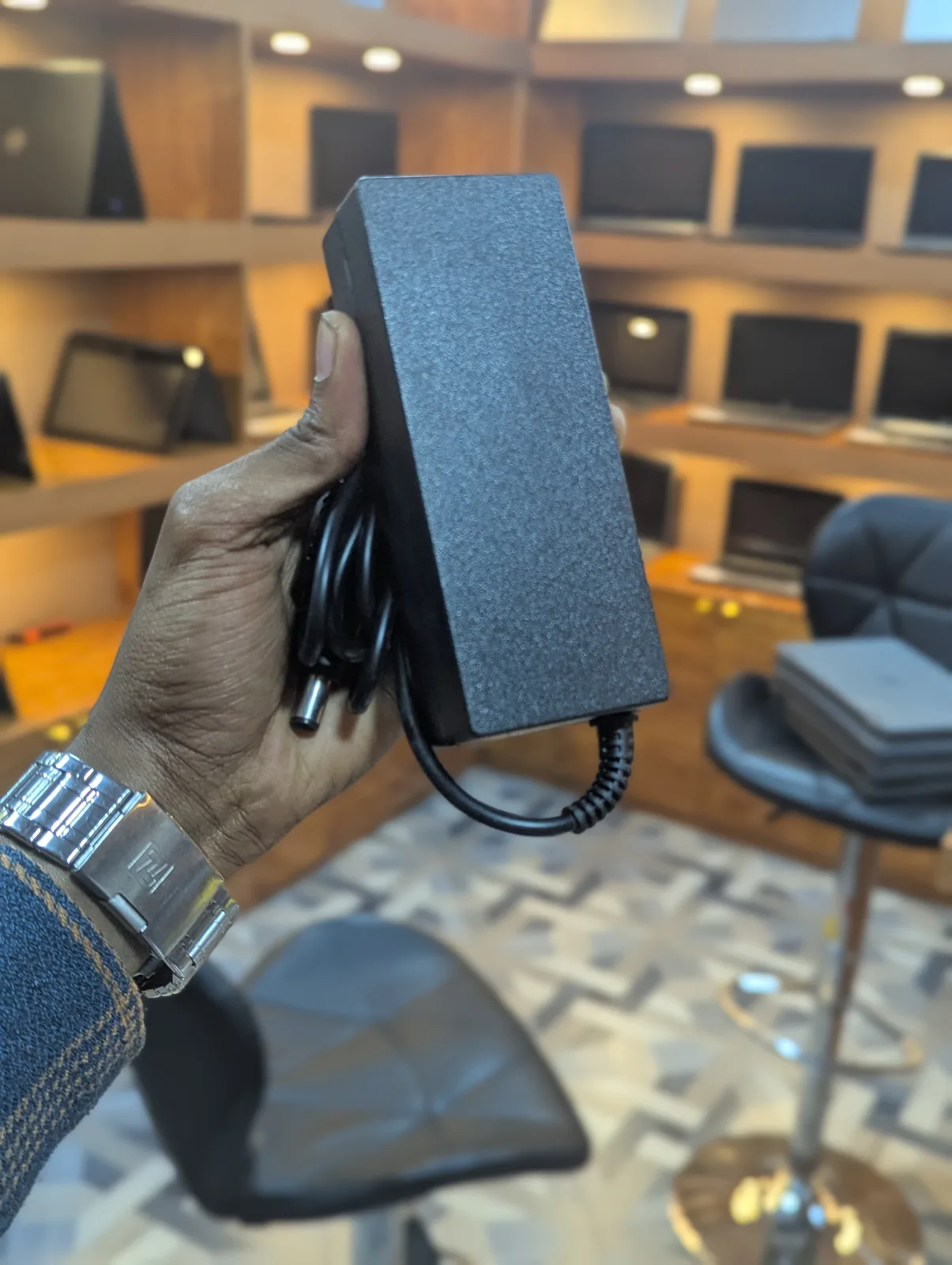 Hp Big Pin Adapter Thumbnail 3