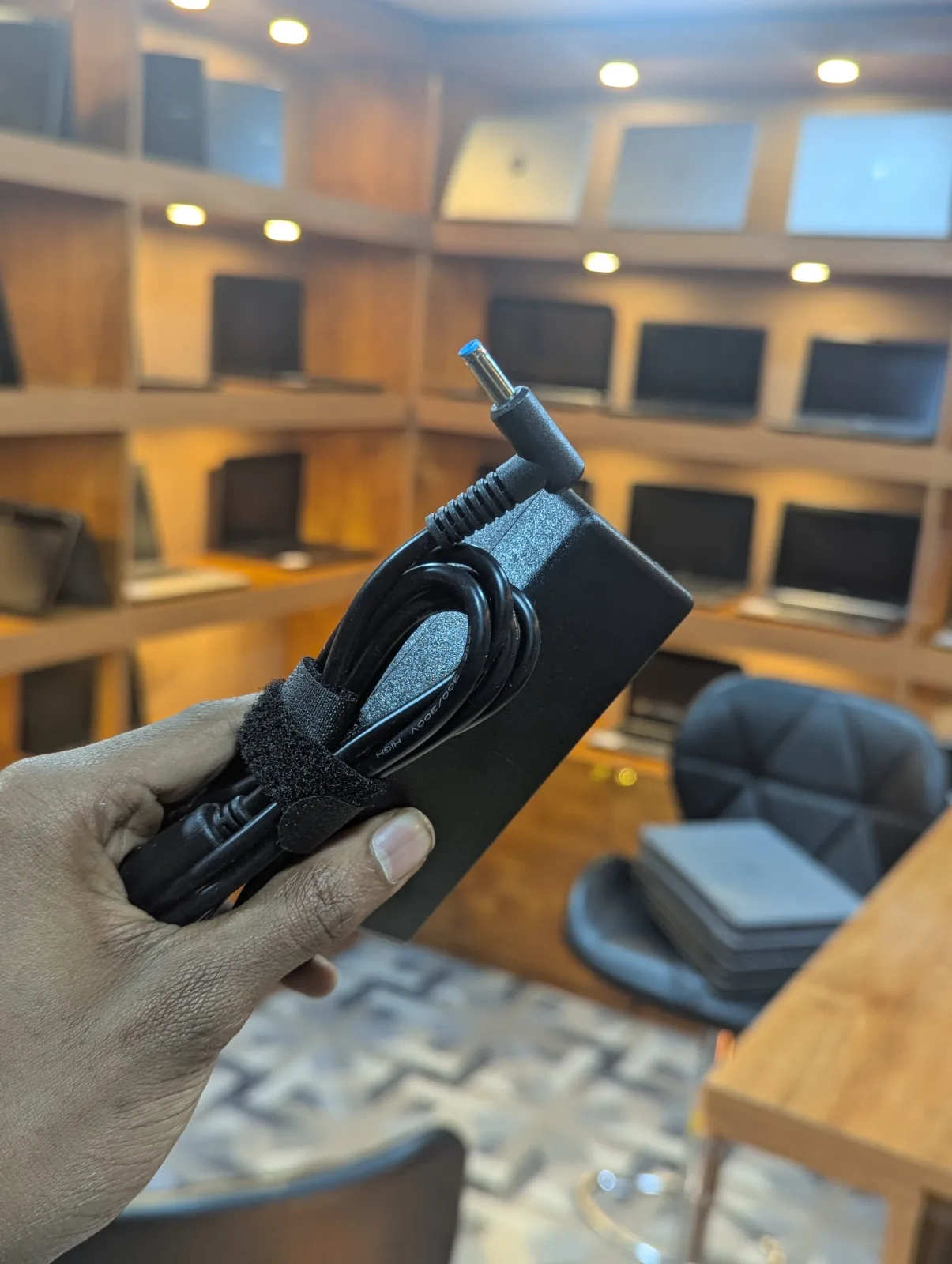 Dell Small Pin Adapter Thumbnail 2