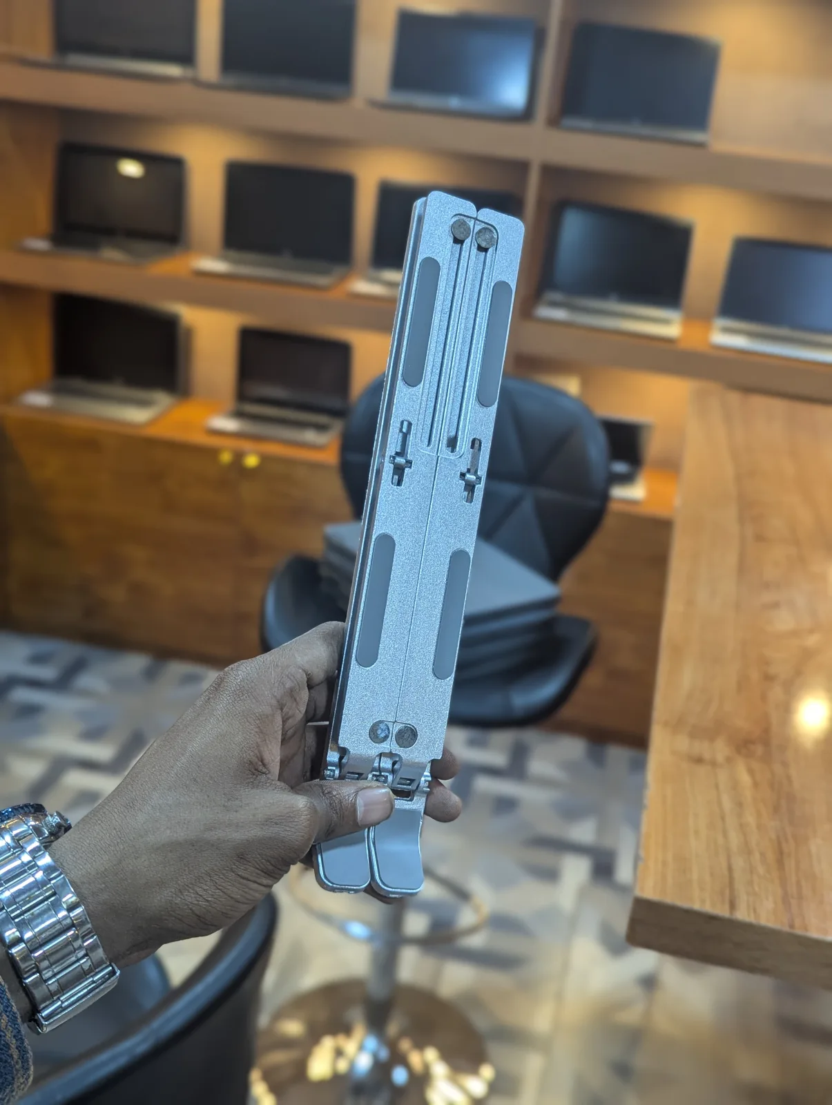 Laptop Aluminium Stand Thumbnail 3