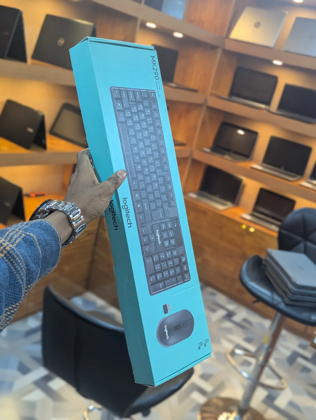 Logitech Wireless Keyboard and Mouse Thumbnail 2